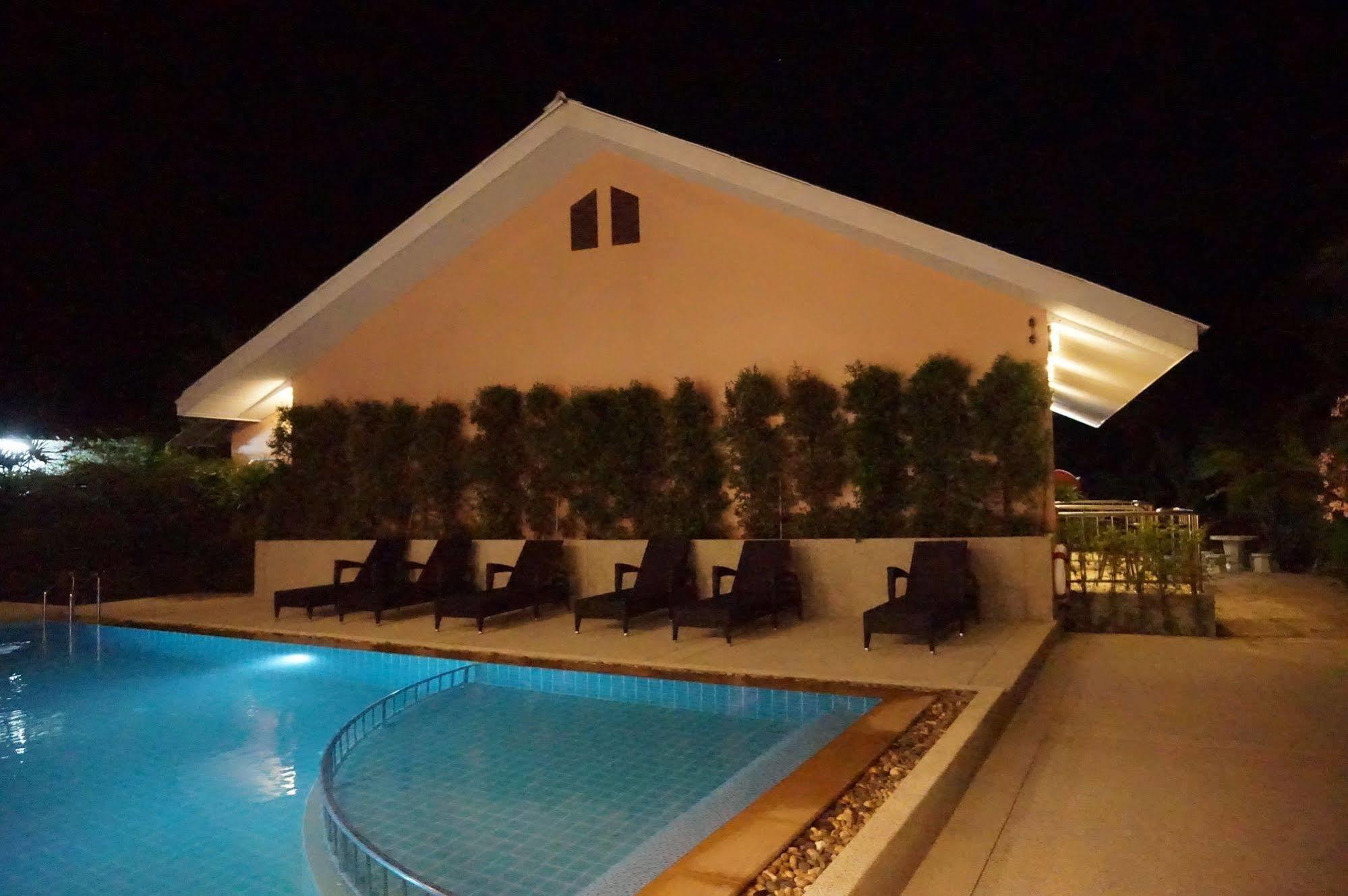 Snowhouse Aonang Krabi Hotel Ao Nang Exterior foto